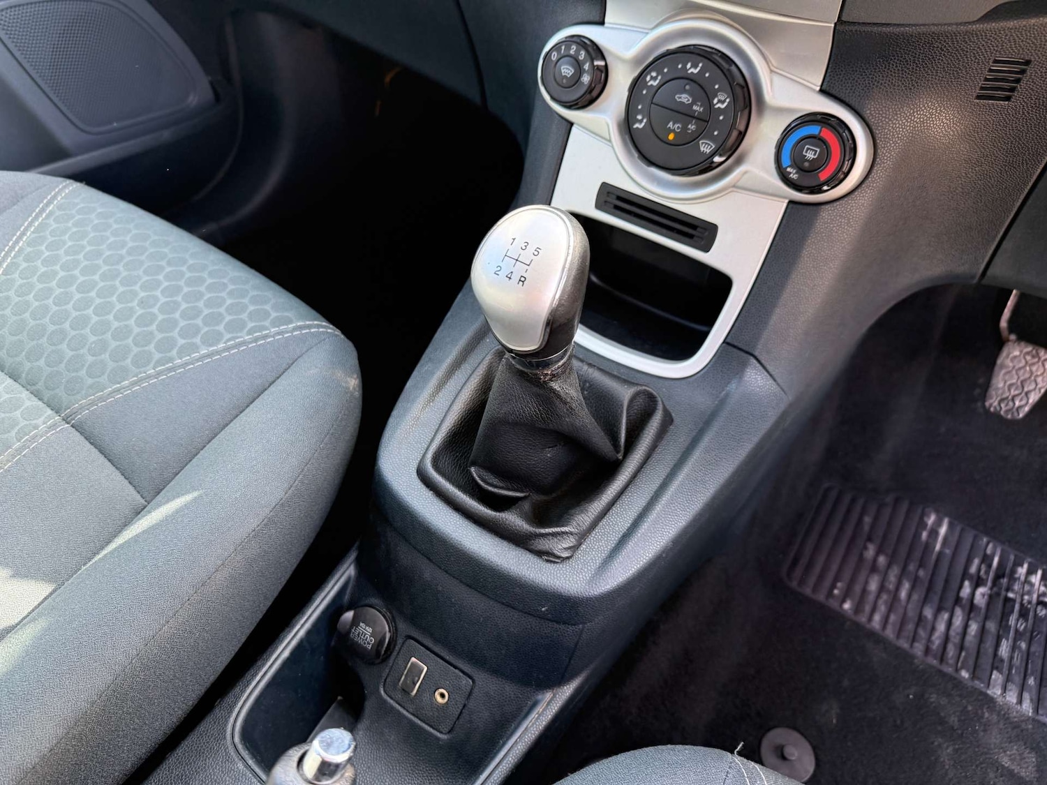 Used Ford Fiesta 2011 for sale - 78066705: Photo 37