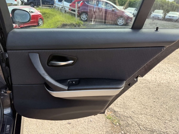 Used BMW 3 Series 2010 for sale - 76278282: Photo 23