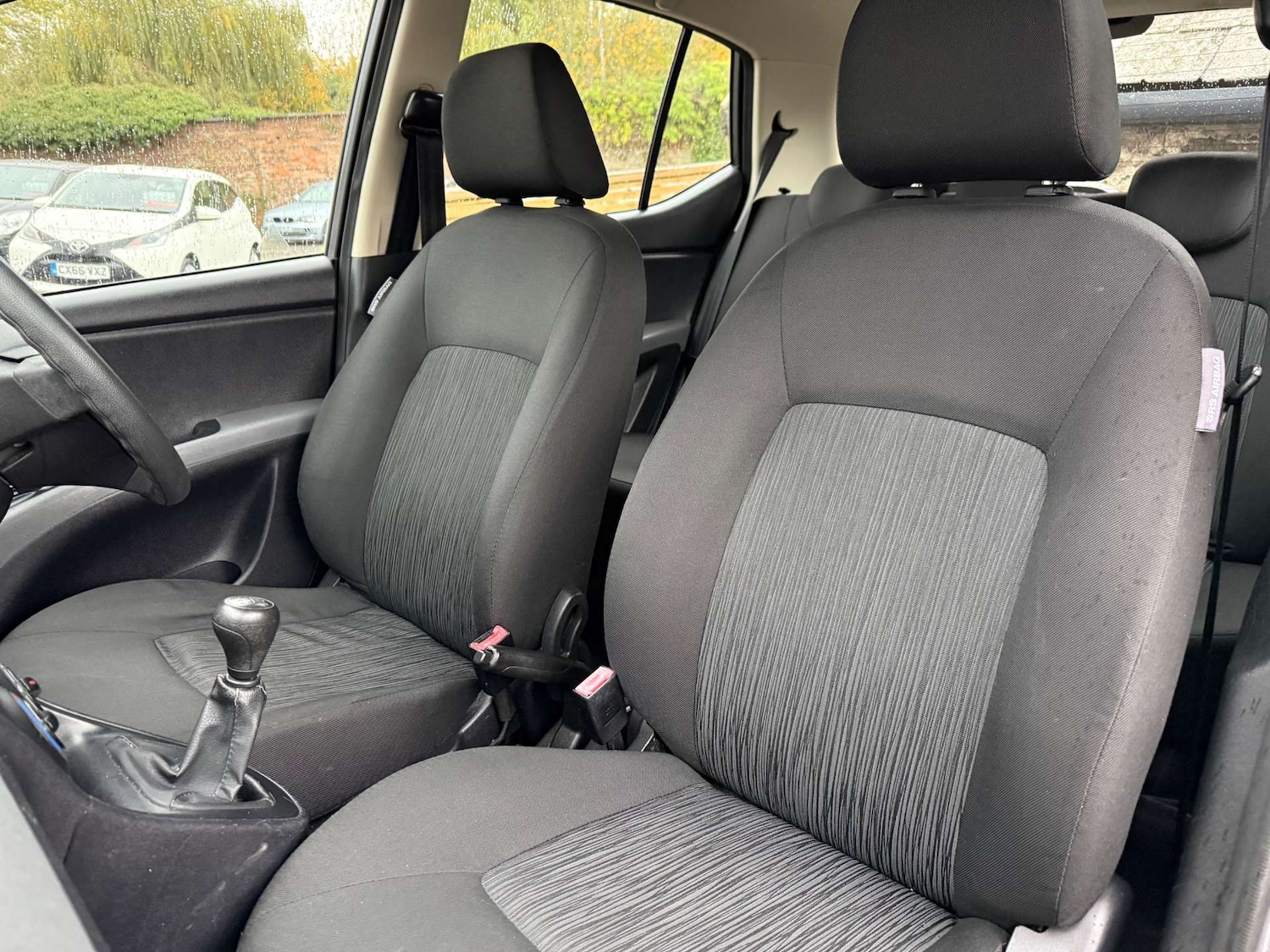 Used Hyundai i10 2011 for sale - 76478917: Photo 15