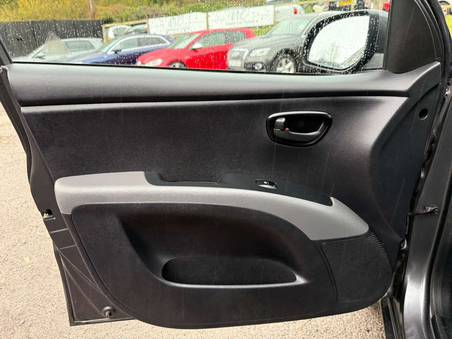 Used Hyundai i10 2011 for sale - 76478917: Photo 17