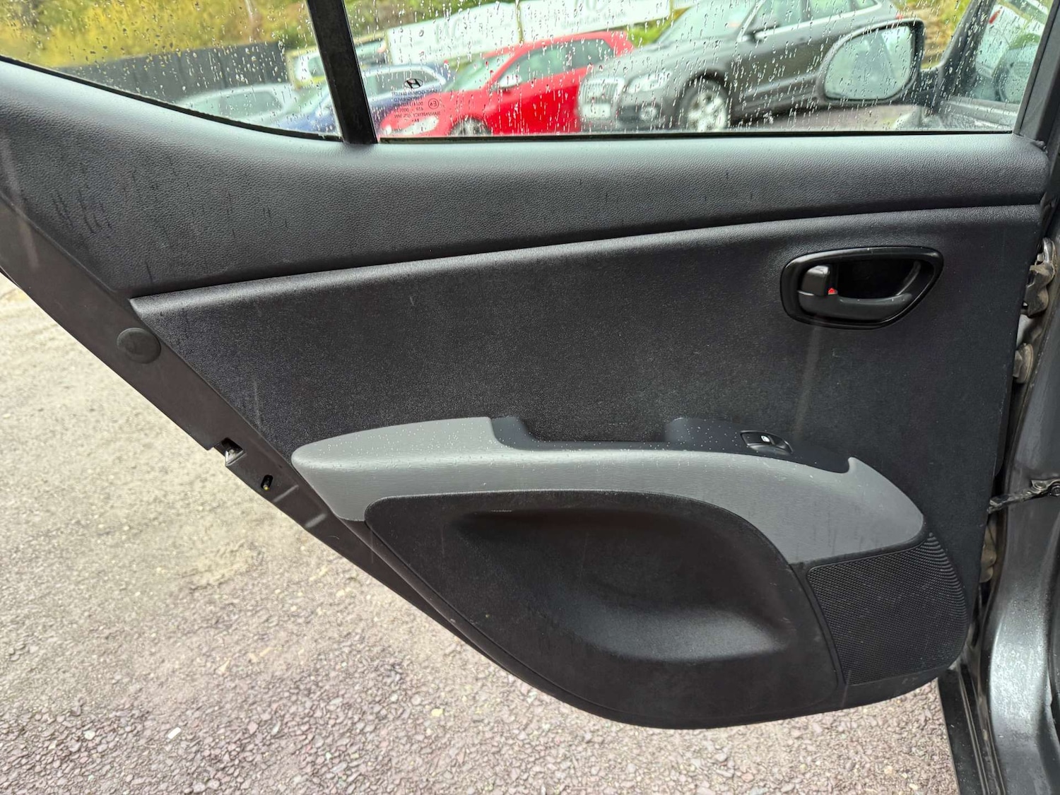 Used Hyundai i10 2011 for sale - 76478917: Photo 21