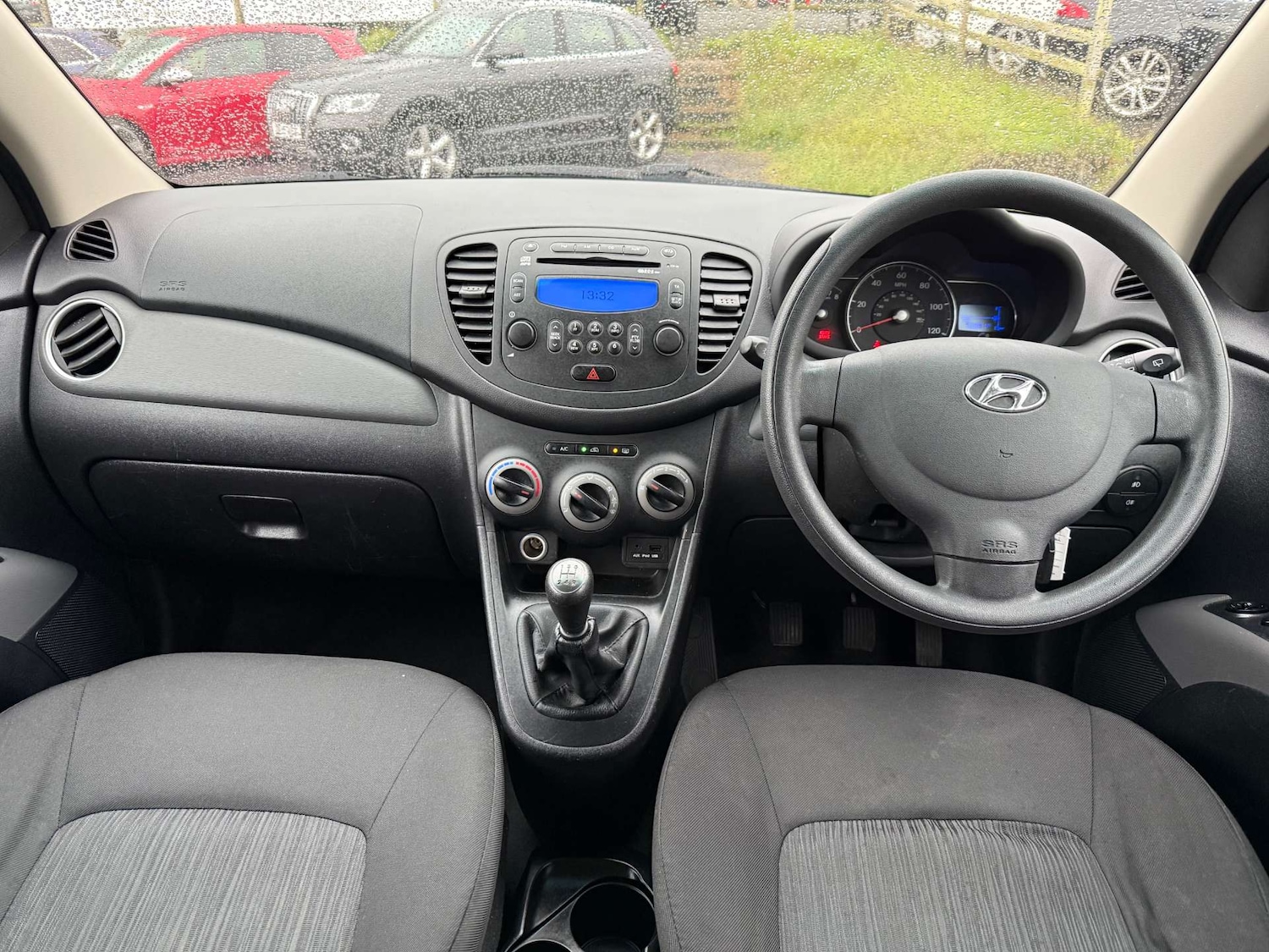 Used Hyundai i10 2011 for sale - 76478917: Photo 25