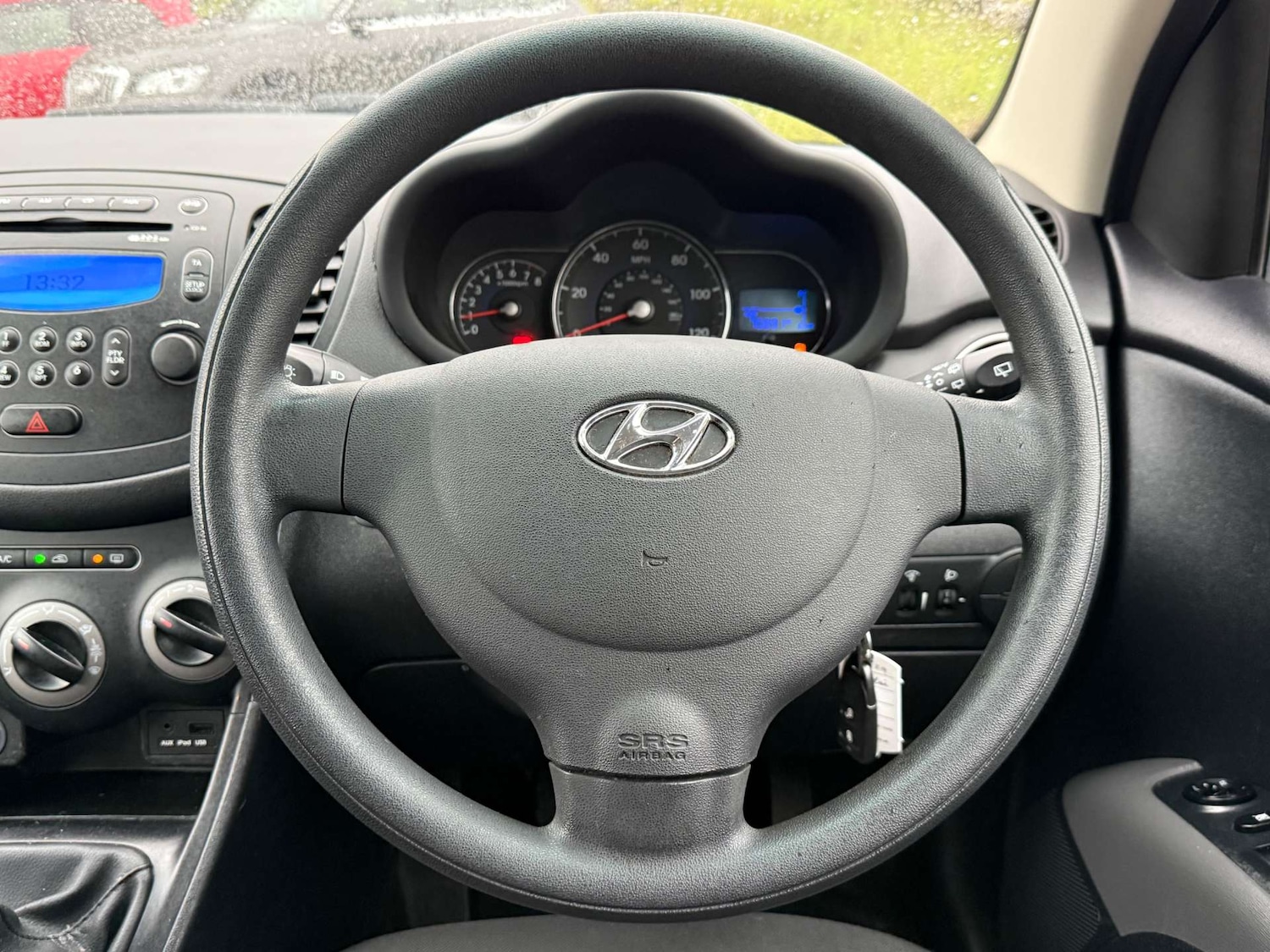 Used Hyundai i10 2011 for sale - 76478917: Photo 30