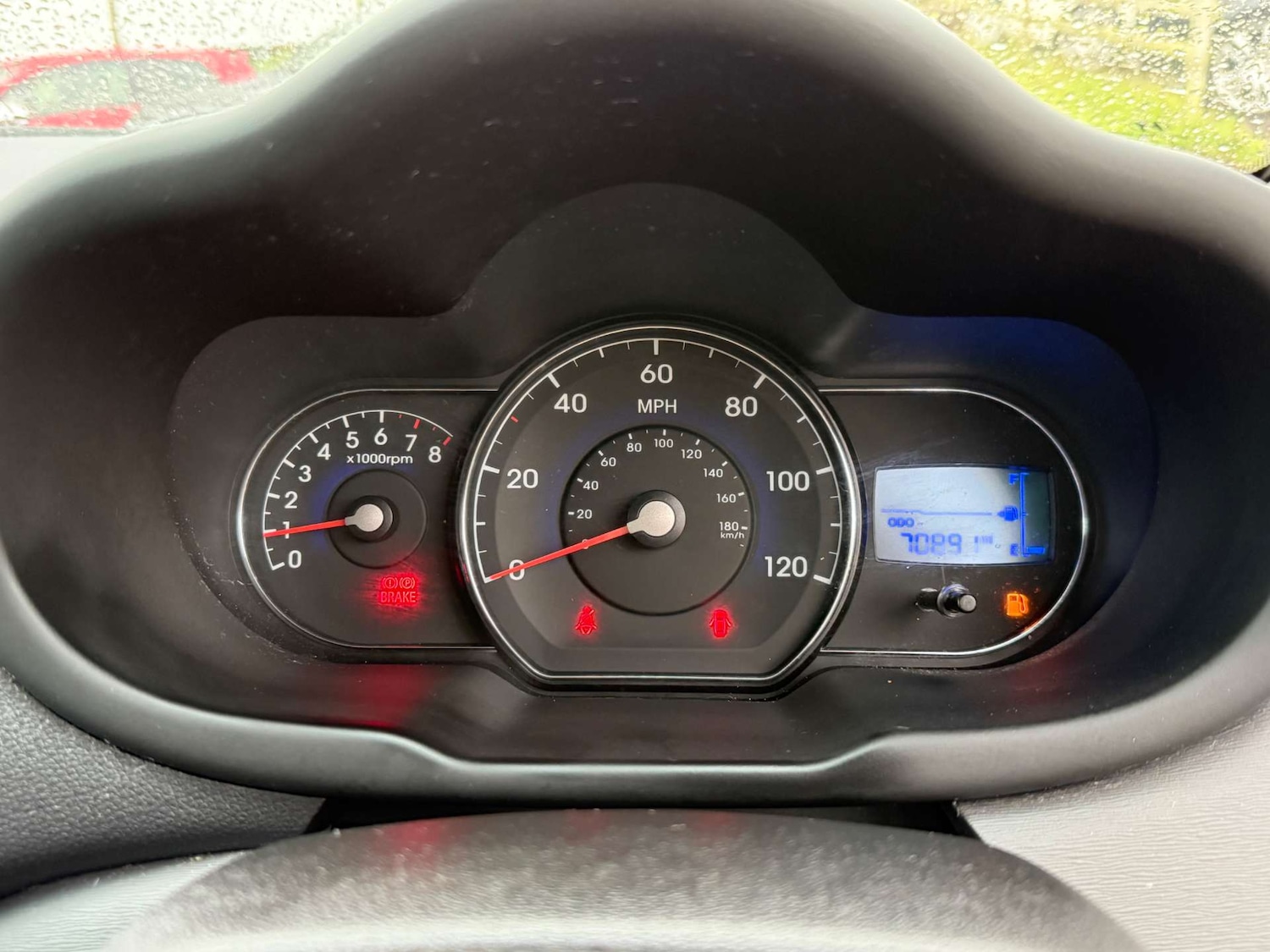 Used Hyundai i10 2011 for sale - 76478917: Photo 31