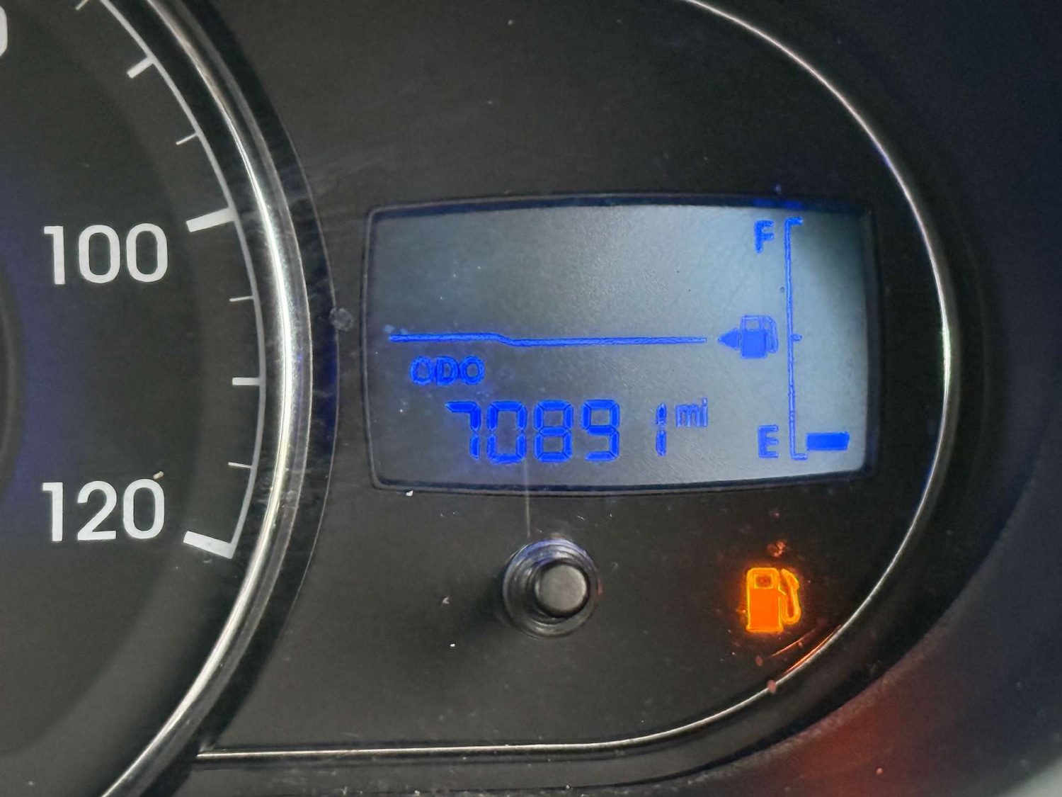 Used Hyundai i10 2011 for sale - 76478917: Photo 32