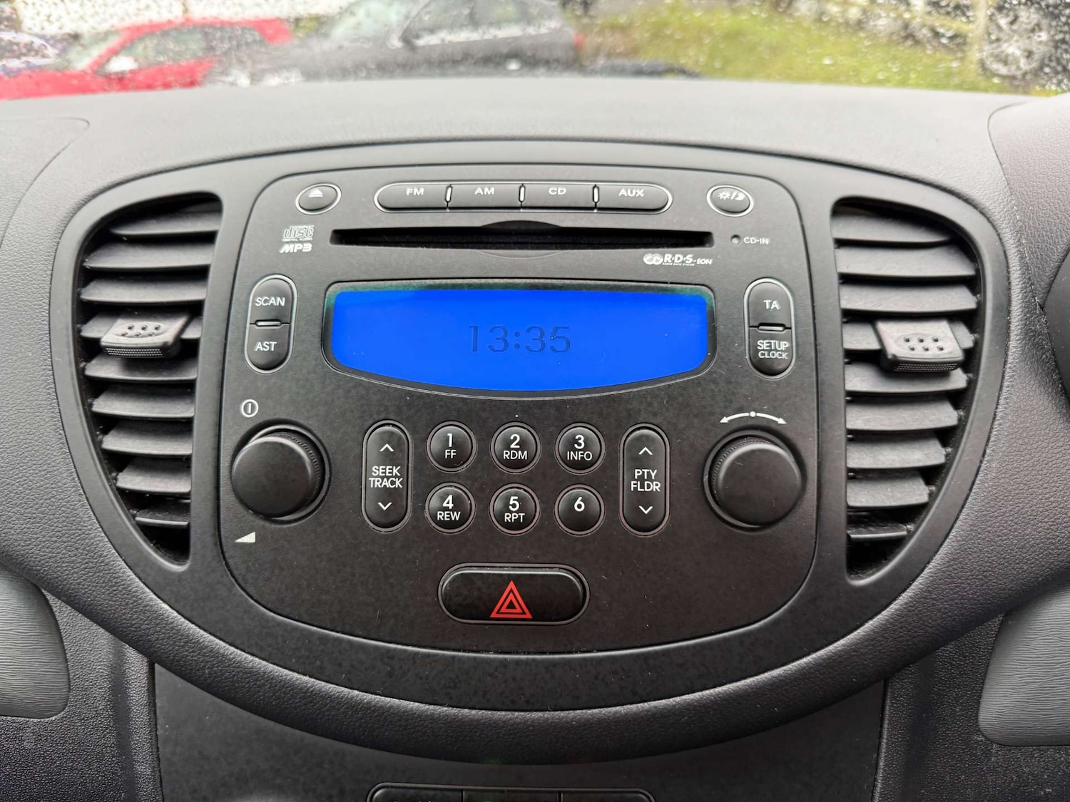 Used Hyundai i10 2011 for sale - 76478917: Photo 34