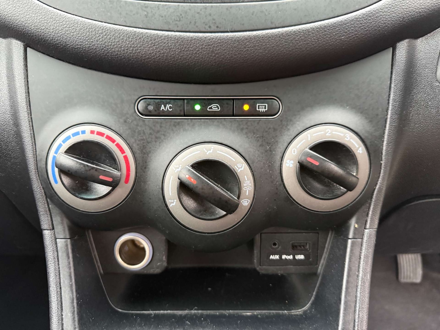 Used Hyundai i10 2011 for sale - 76478917: Photo 35