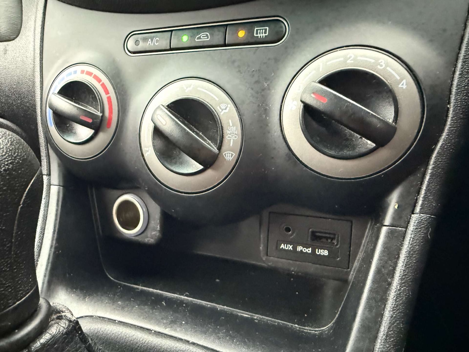 Used Hyundai i10 2011 for sale - 76478917: Photo 36