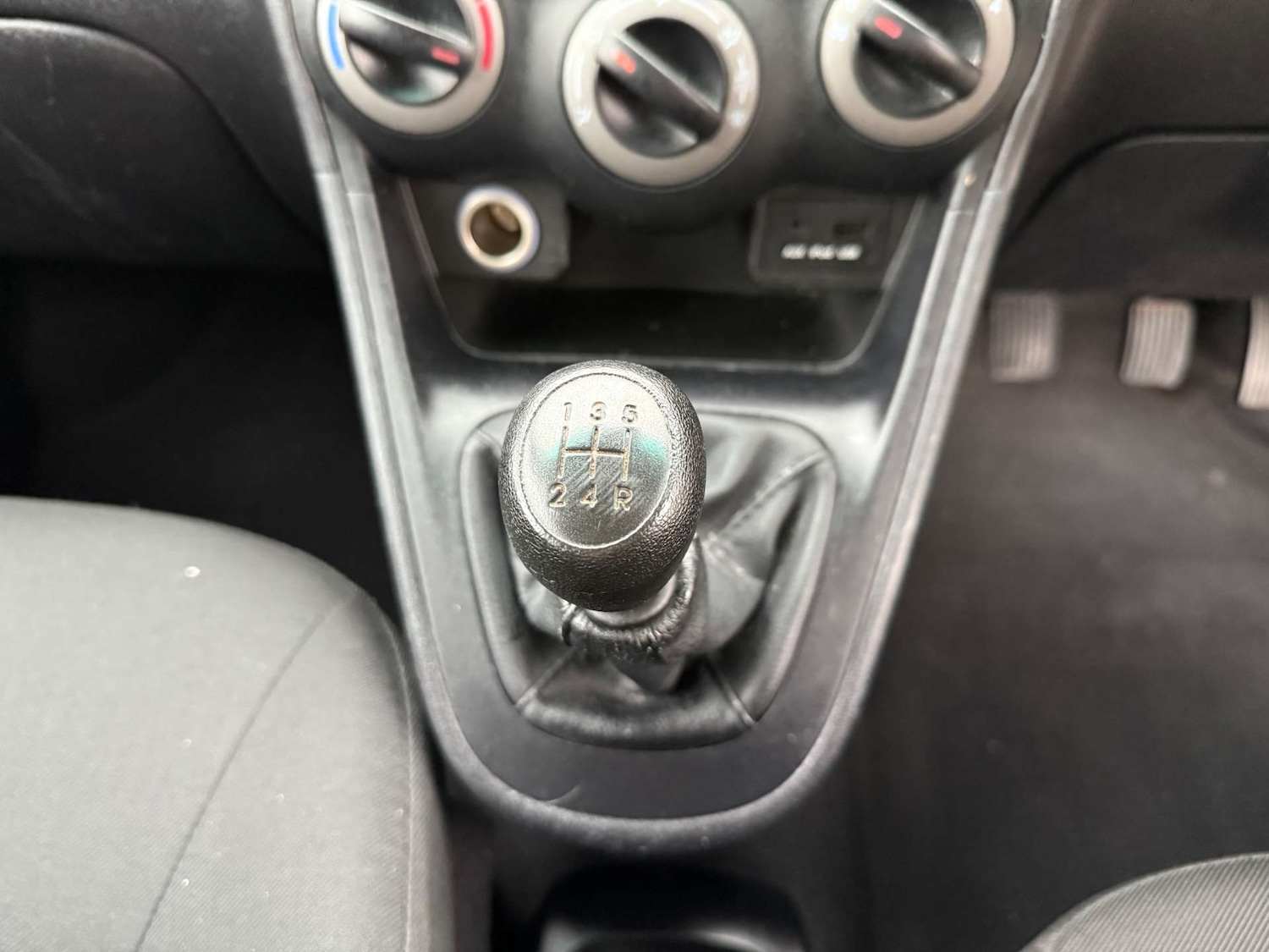 Used Hyundai i10 2011 for sale - 76478917: Photo 38