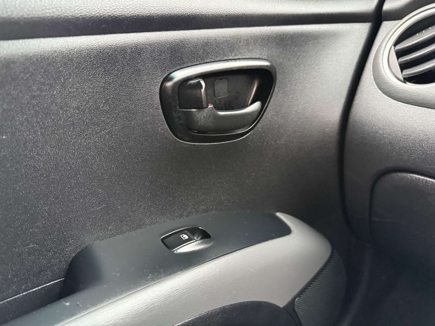 Used Hyundai i10 2011 for sale - 76478917: Photo 41