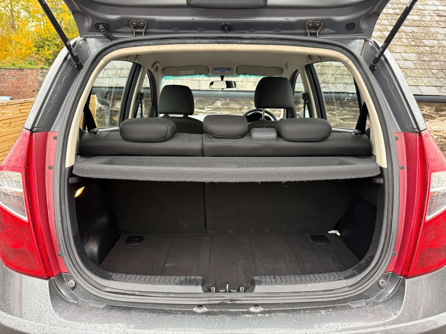 Used Hyundai i10 2011 for sale - 76478917: Photo 44