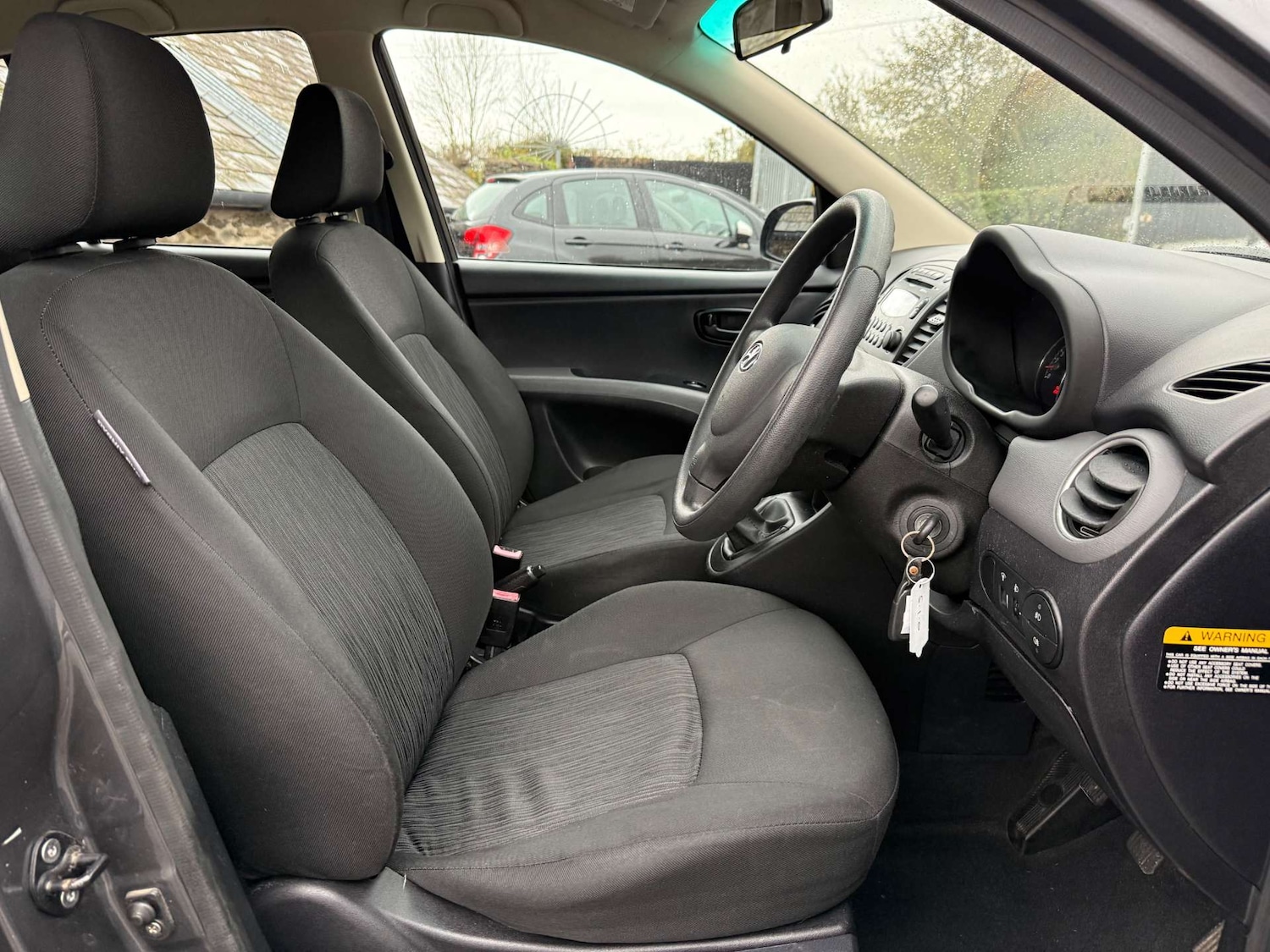 Used Hyundai i10 2011 for sale - 76478917: Photo 8