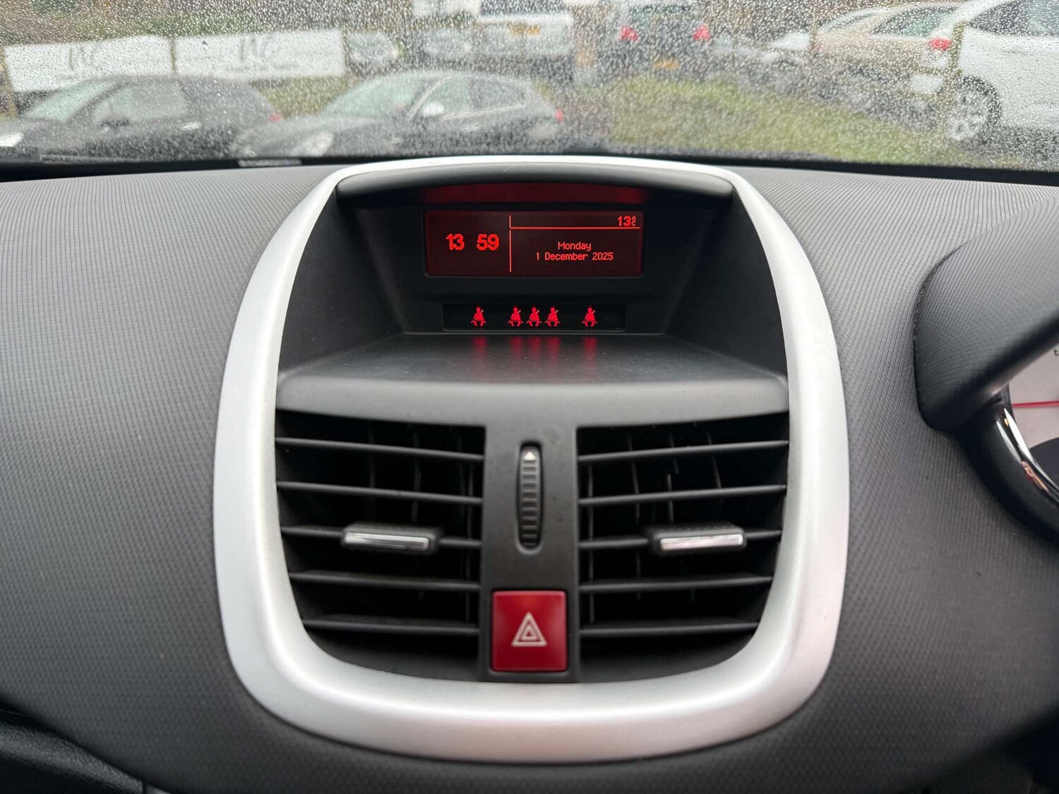 Used Peugeot 207 2012 for sale - 76882889: Photo 32