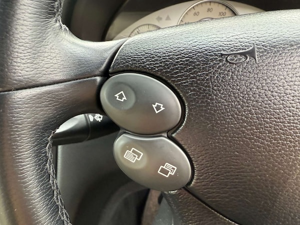 Used Mercedes-Benz CLK 2006 for sale - 76193413: Photo 33