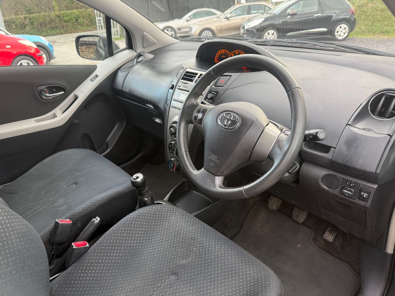 Used Toyota Yaris 2010 for sale - 76905260: Photo 12