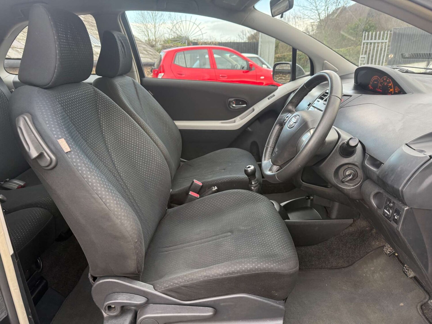 Used Toyota Yaris 2010 for sale - 76905260: Photo 14