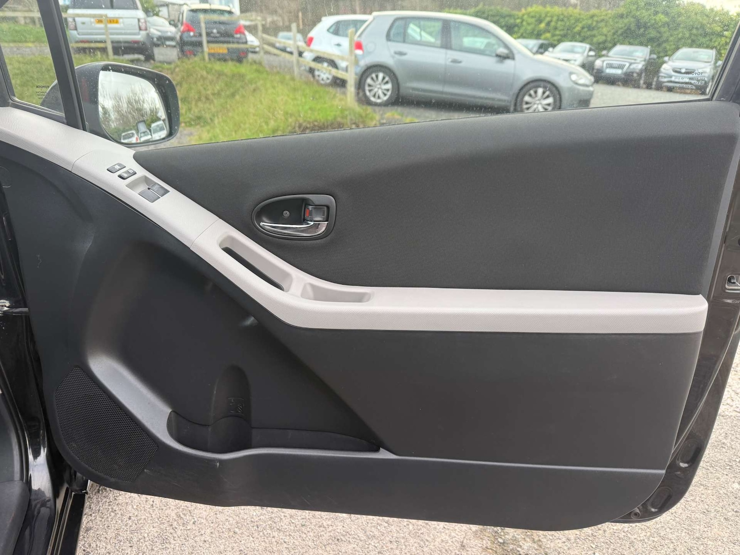 Used Toyota Yaris 2010 for sale - 76905260: Photo 16