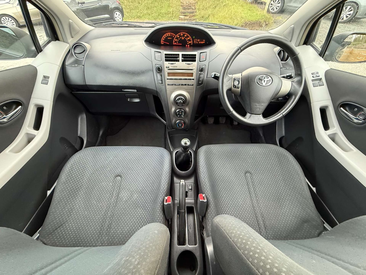 Used Toyota Yaris 2010 for sale - 76905260: Photo 24