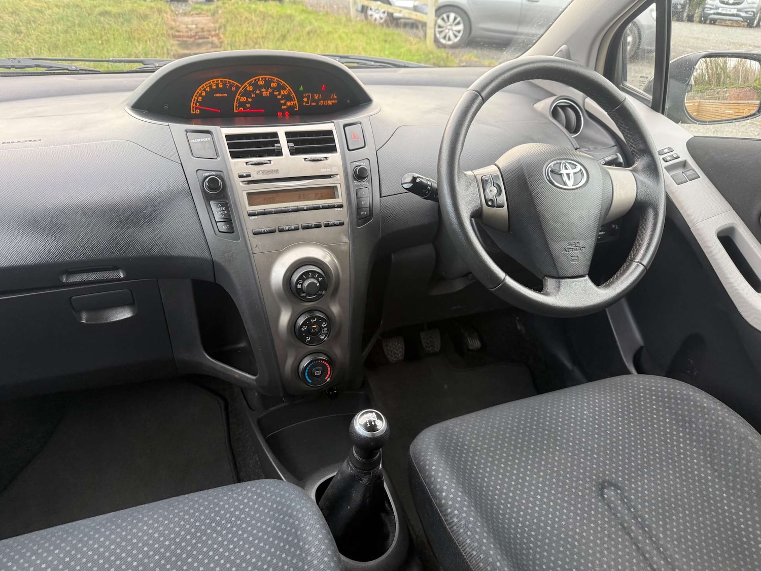 Used Toyota Yaris 2010 for sale - 76905260: Photo 25