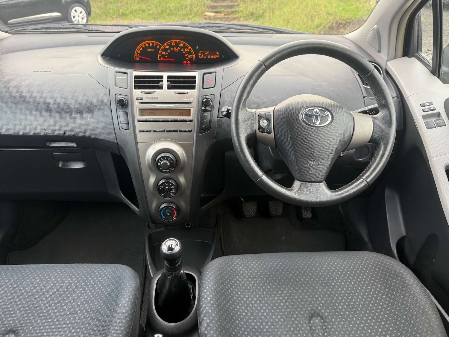 Used Toyota Yaris 2010 for sale - 76905260: Photo 26