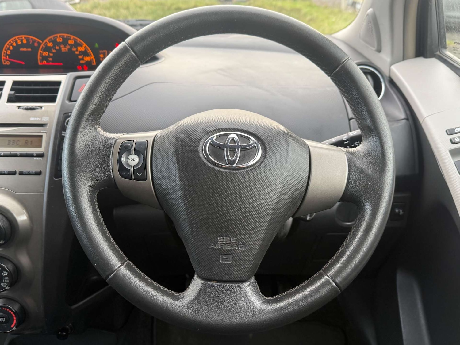 Used Toyota Yaris 2010 for sale - 76905260: Photo 28