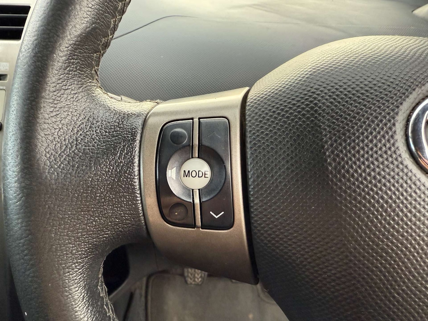 Used Toyota Yaris 2010 for sale - 76905260: Photo 29