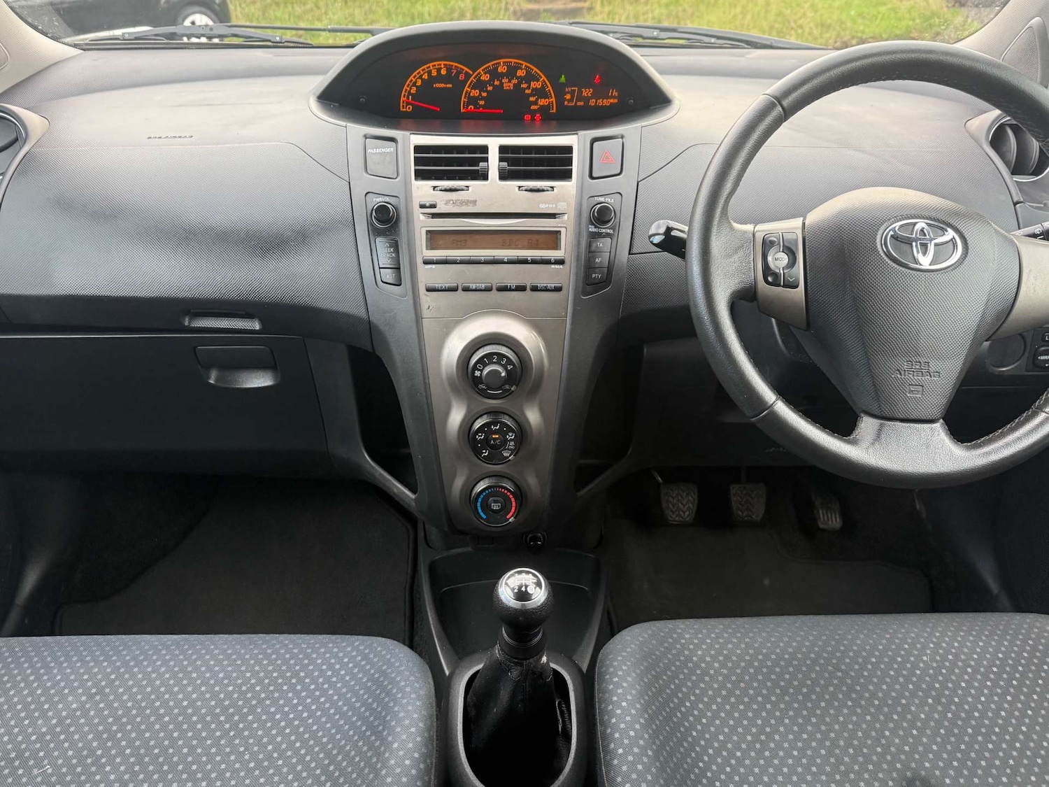 Used Toyota Yaris 2010 for sale - 76905260: Photo 32