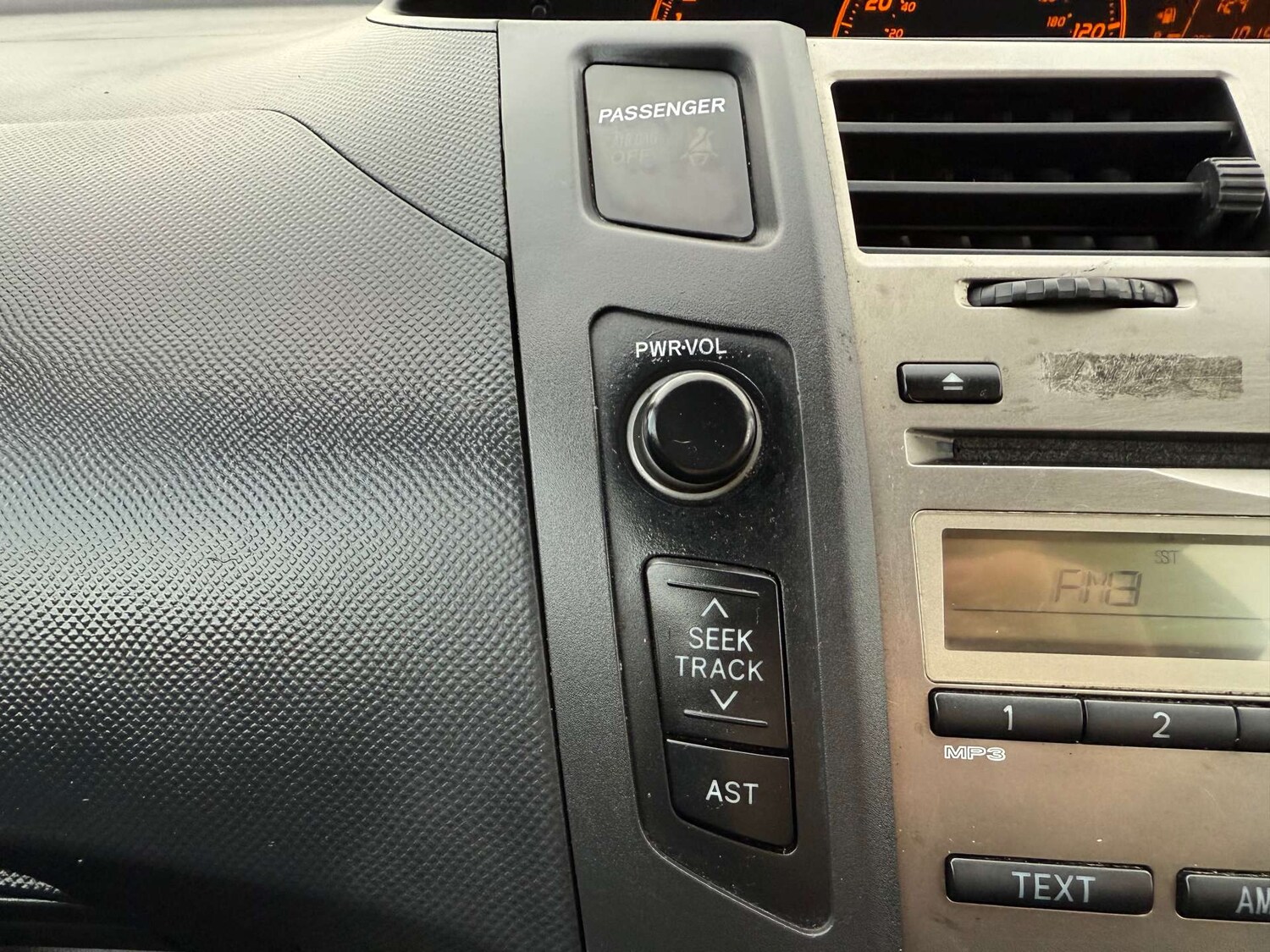 Used Toyota Yaris 2010 for sale - 76905260: Photo 35