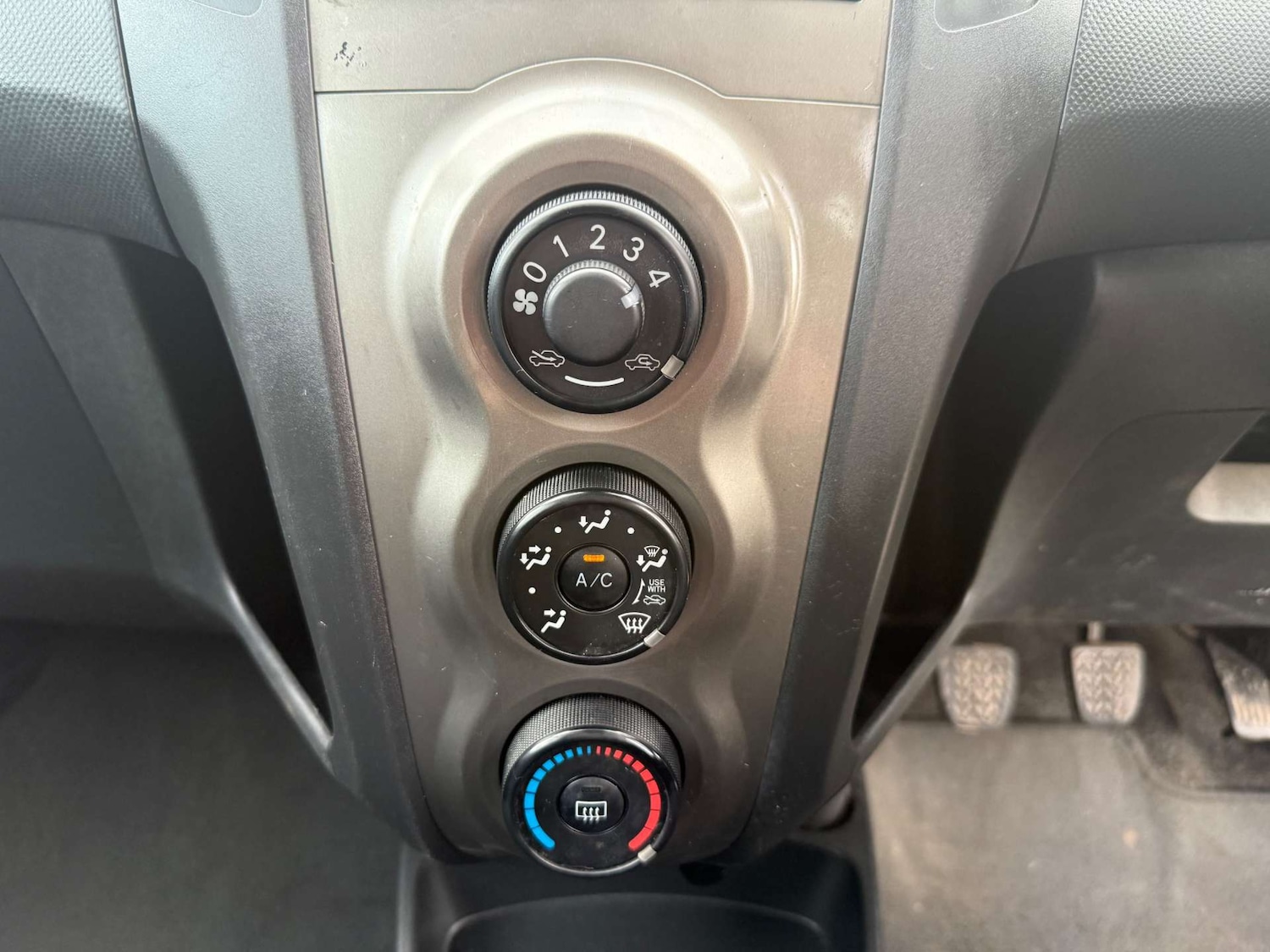 Used Toyota Yaris 2010 for sale - 76905260: Photo 38