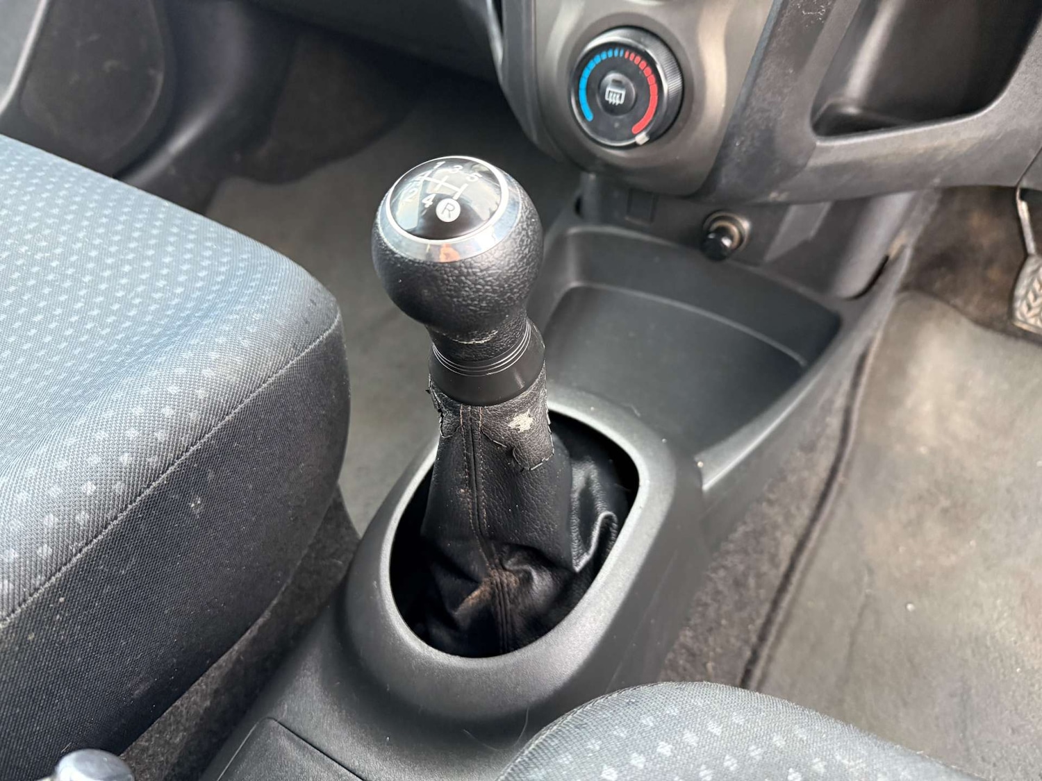 Used Toyota Yaris 2010 for sale - 76905260: Photo 39