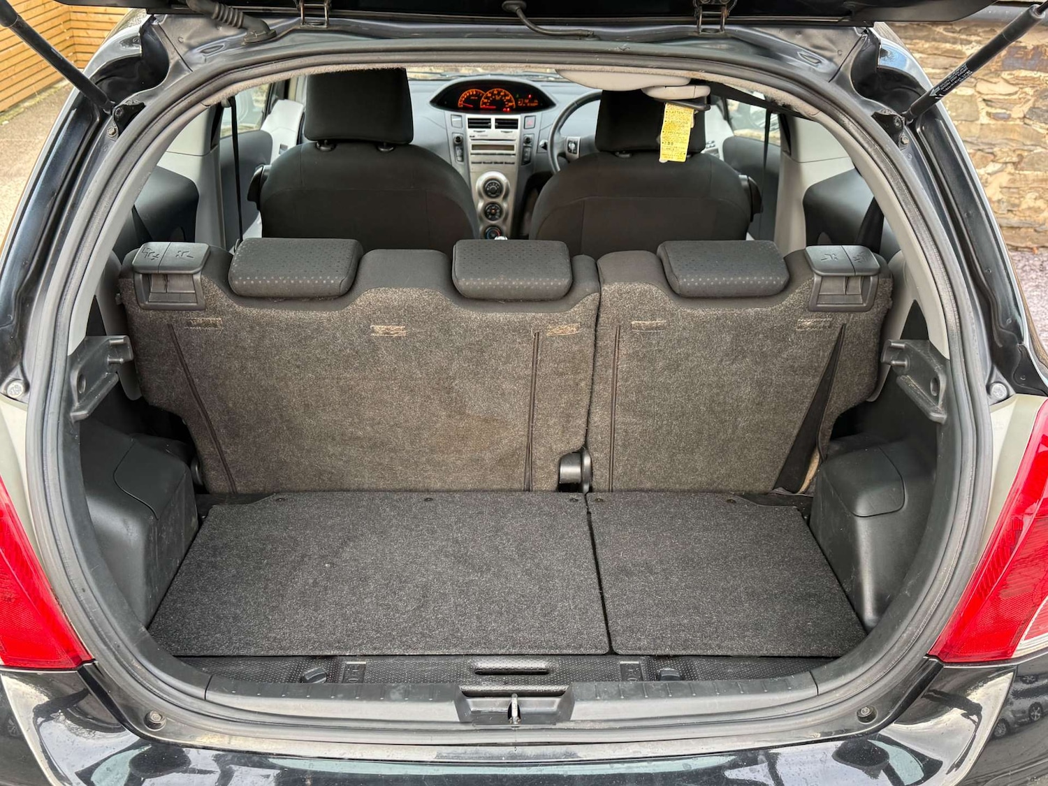 Used Toyota Yaris 2010 for sale - 76905260: Photo 45