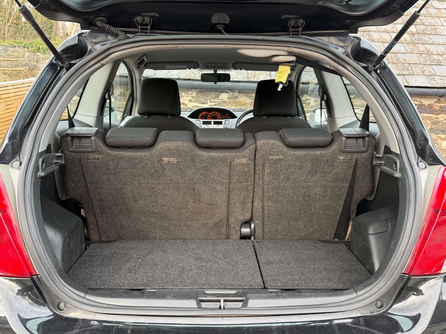 Used Toyota Yaris 2010 for sale - 76905260: Photo 46