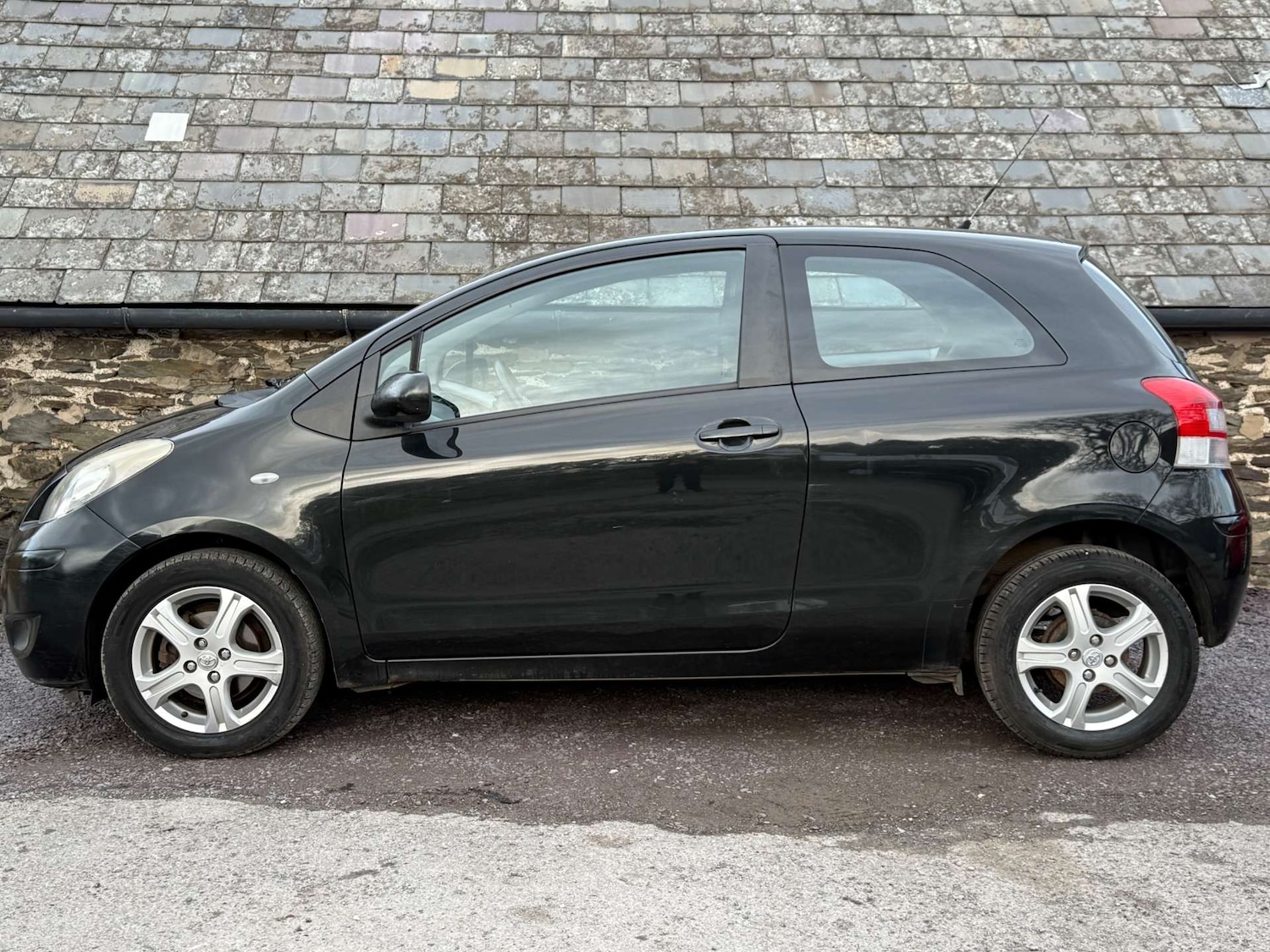 Used Toyota Yaris 2010 for sale - 76905260: Photo 7