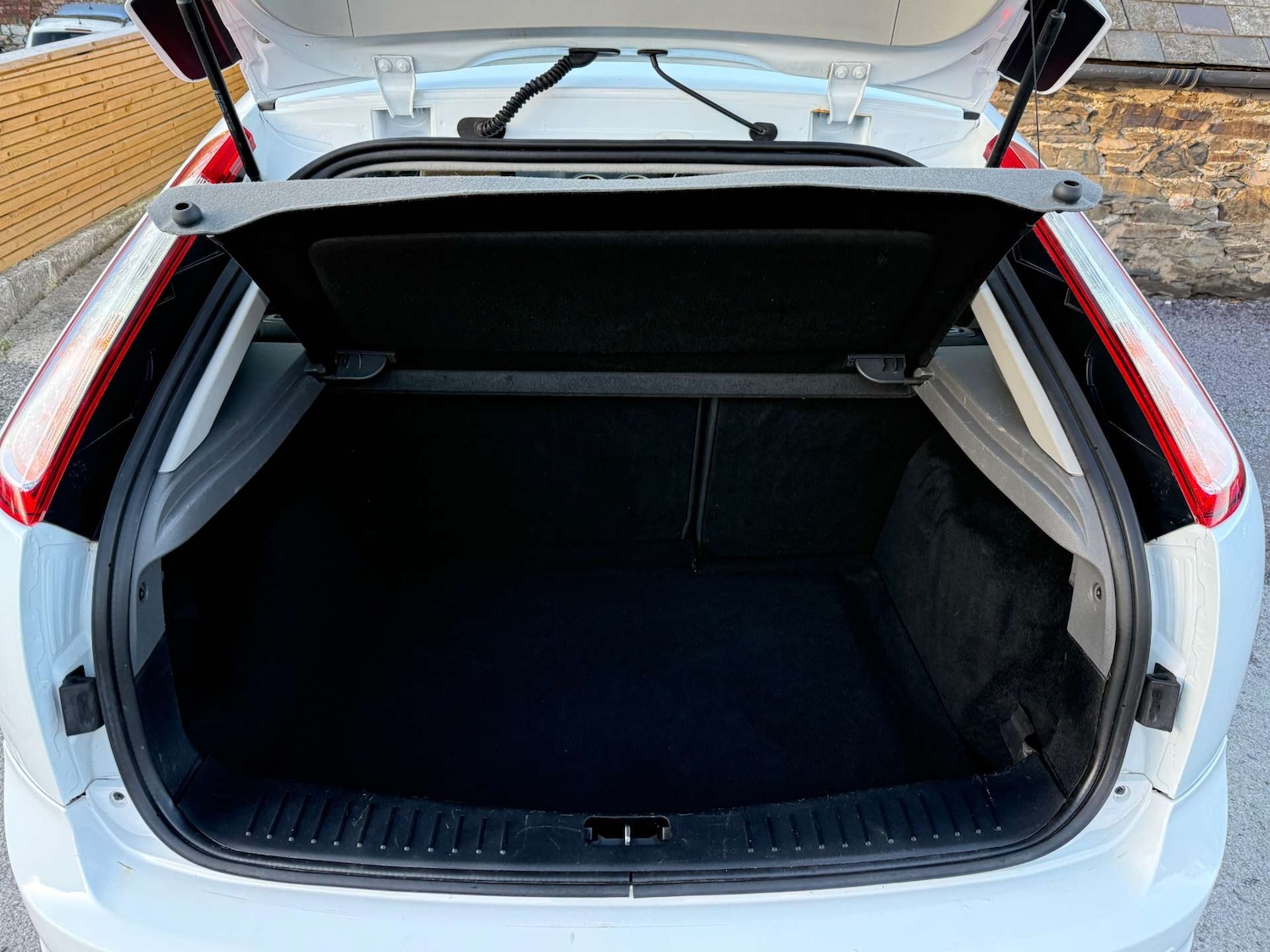 Used Ford Focus 2010 for sale - 76884372: Photo 51