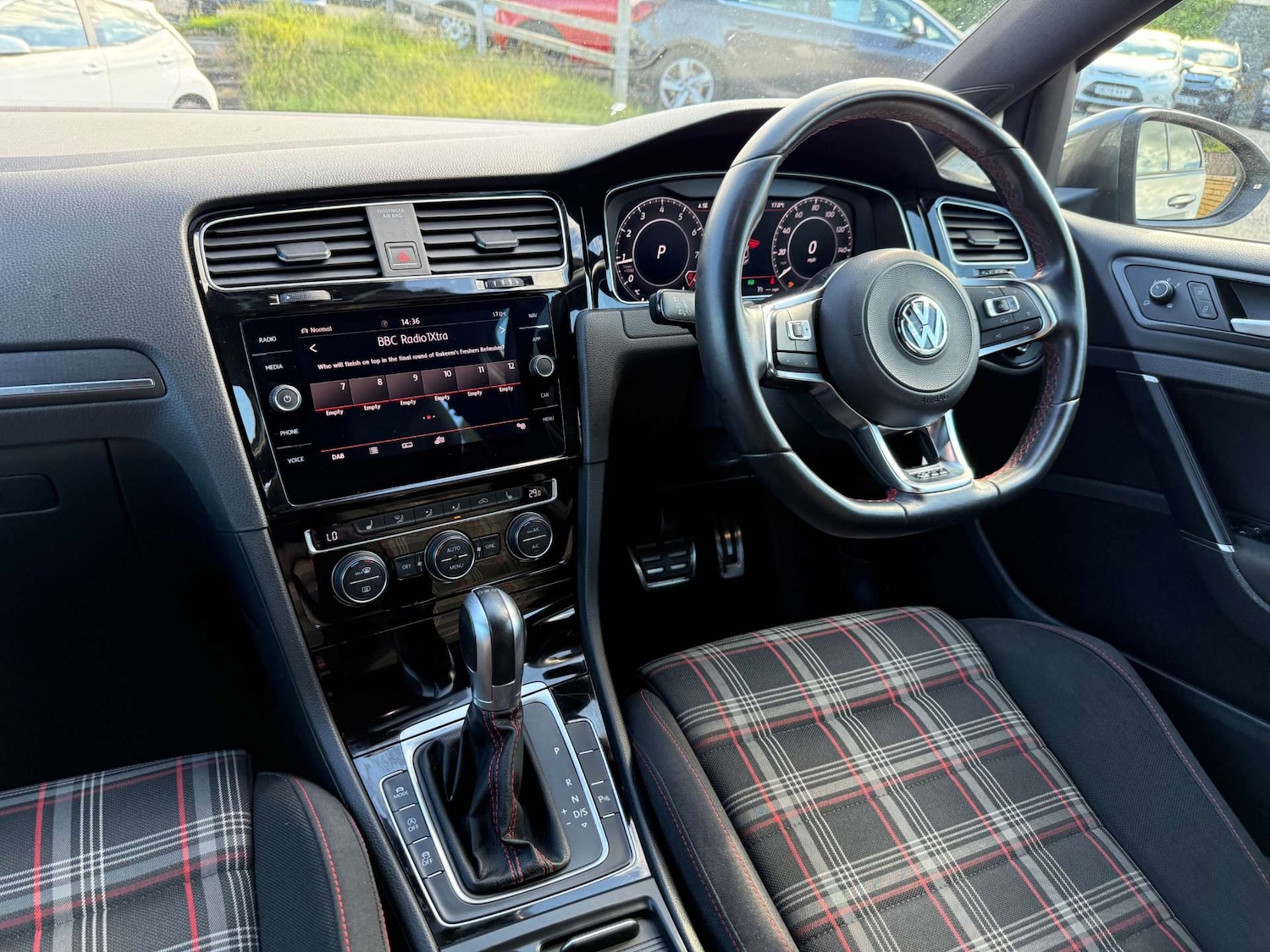 Used Volkswagen Golf 2018 for sale - 76600594: Photo 32