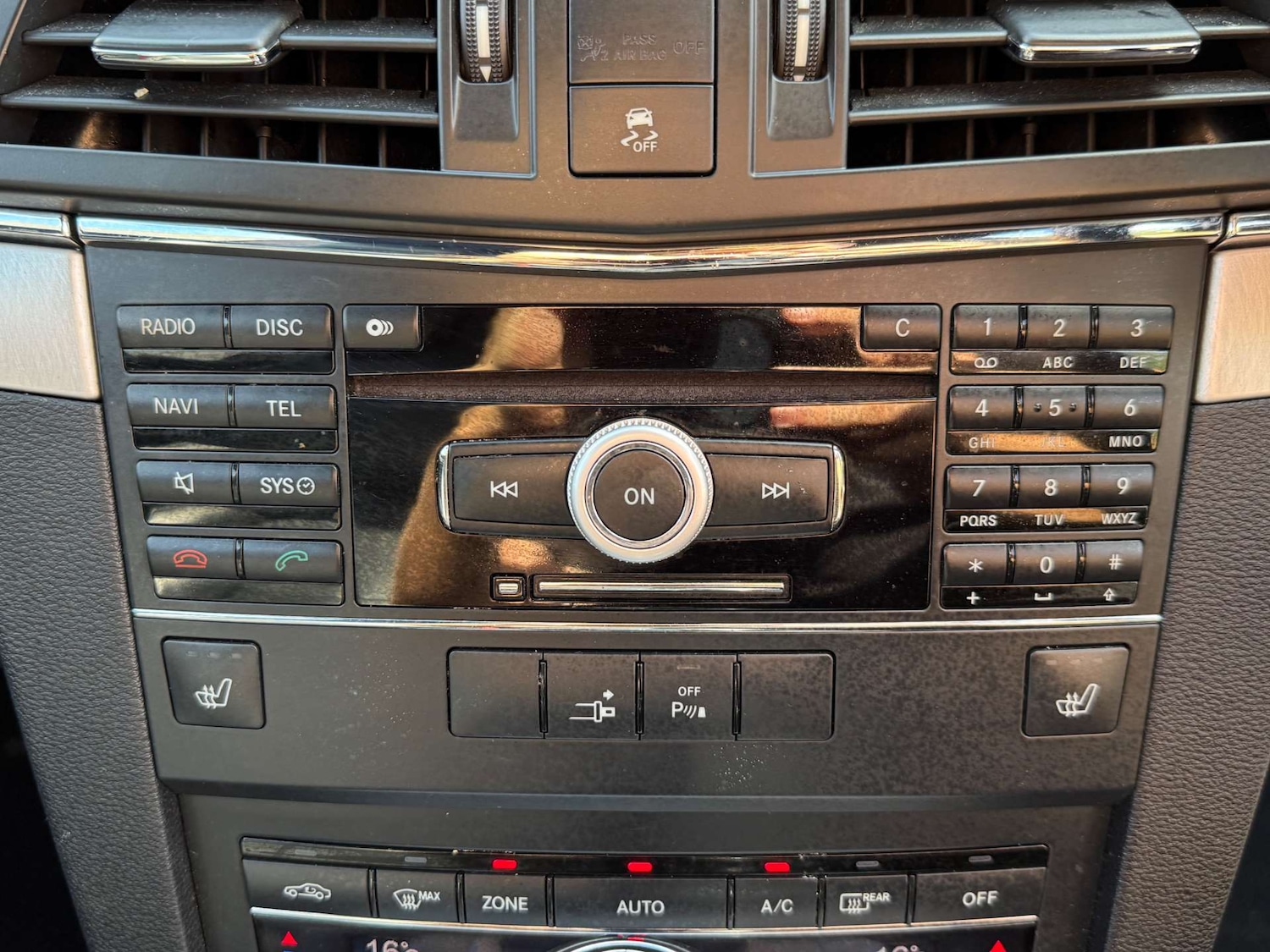 Used Mercedes-Benz E Class 2010 for sale - 77721660: Photo 42