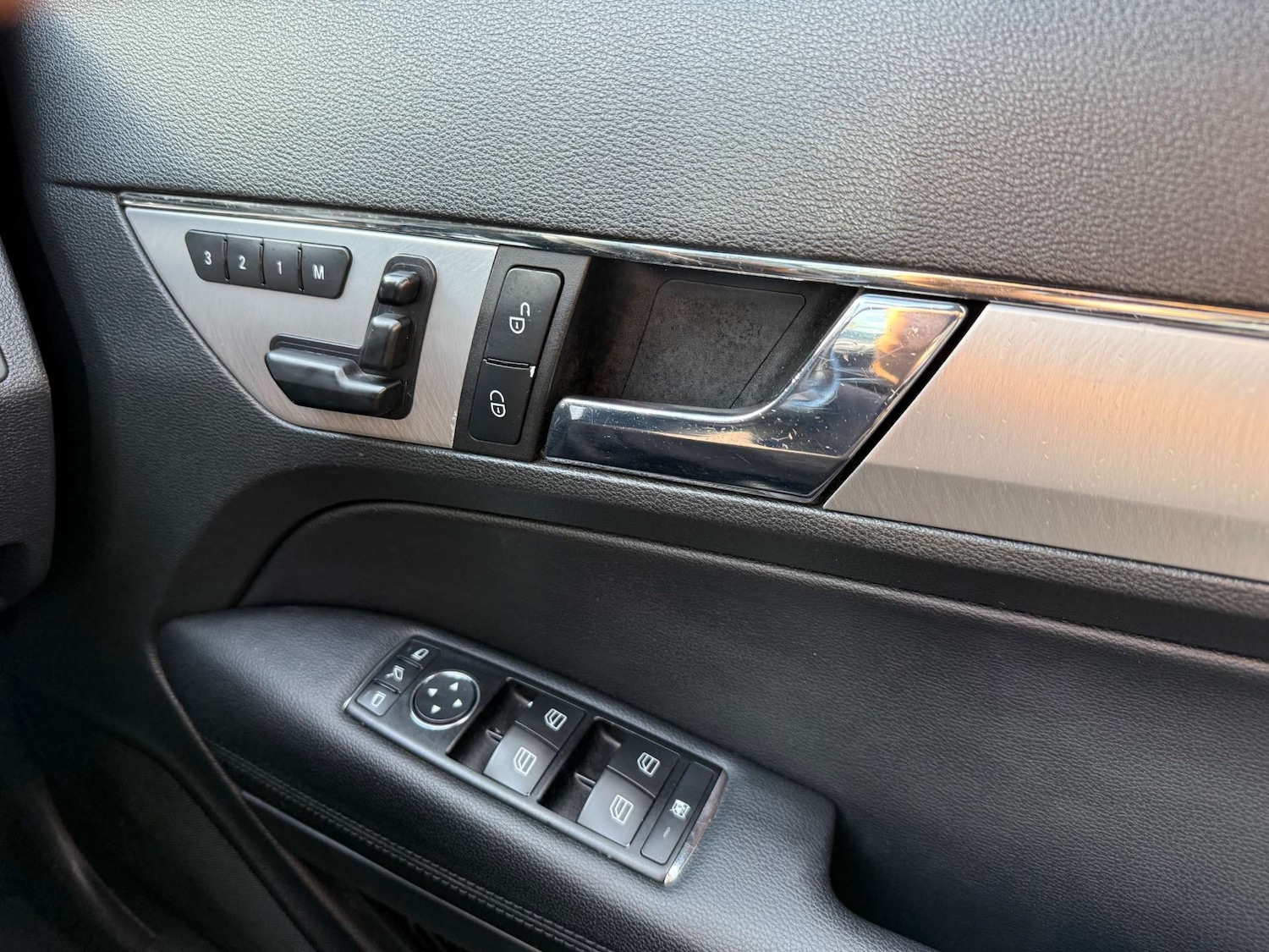 Used Mercedes-Benz E Class 2010 for sale - 77721660: Photo 48