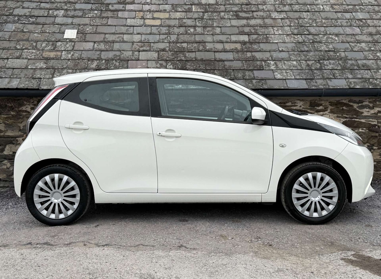 Used Toyota AYGO 2016 for sale - 76363851: Photo 6