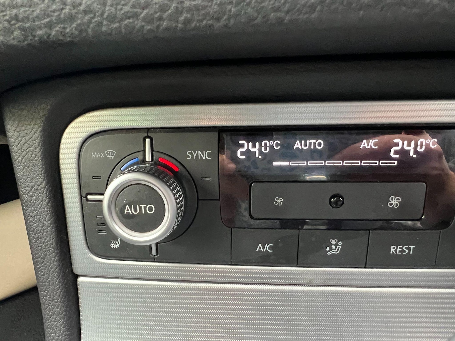 Used Volkswagen Touareg 2016 for sale - 76561289: Photo 32