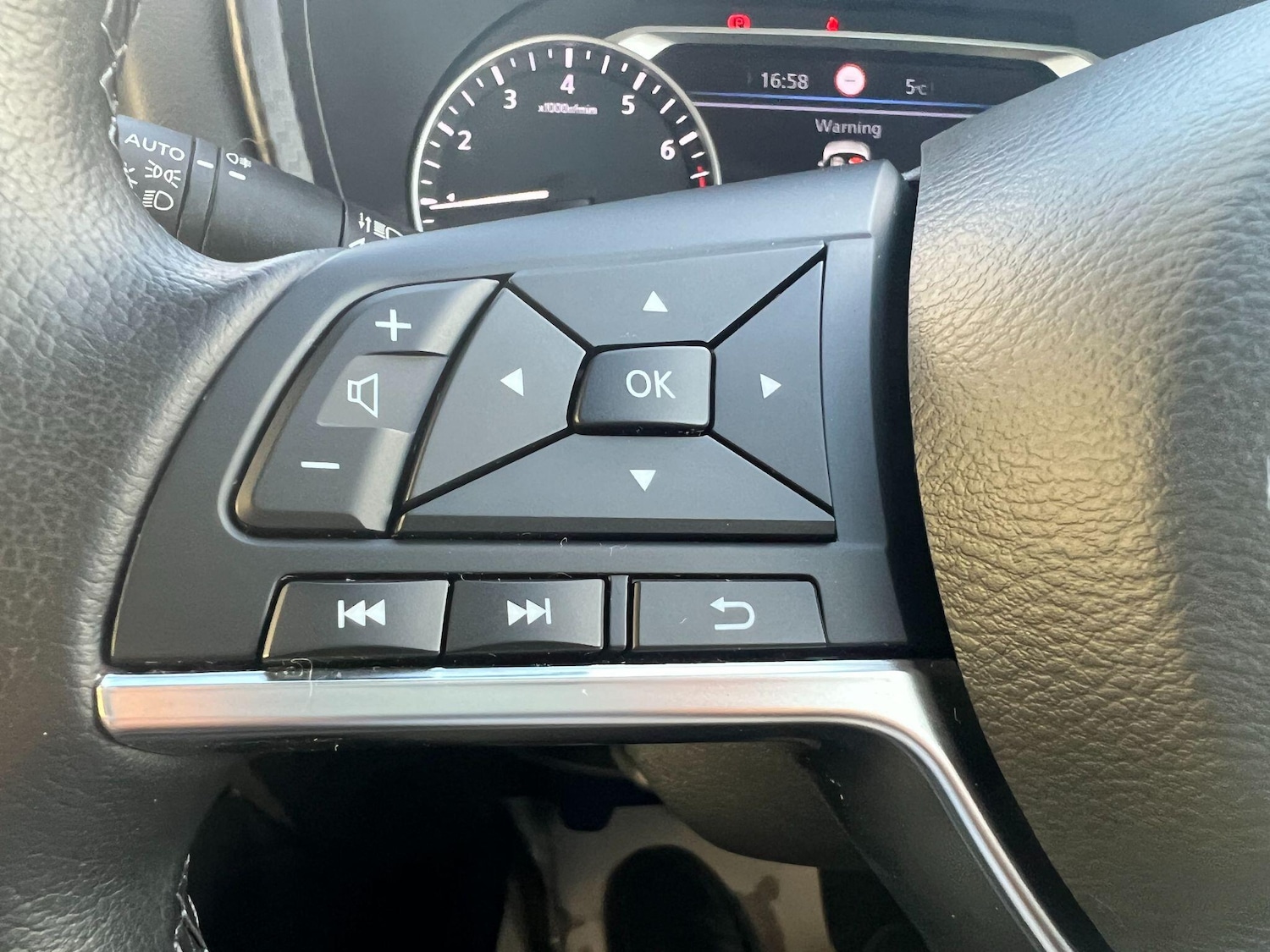 Used Nissan Juke 2023 for sale - 78034101: Photo 15