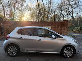 Used Peugeot 208 2015 for sale - 76766067: Photo