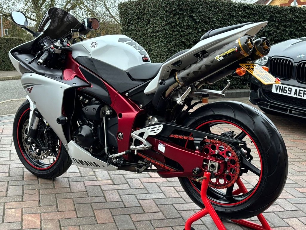 Yamaha R1