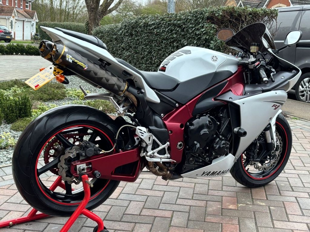 Yamaha R1