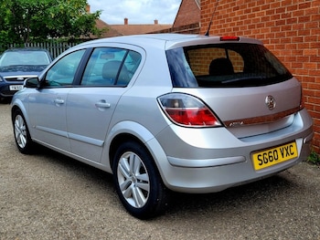 Used Vauxhall Astra 2010 for sale - 75194600: Photo
