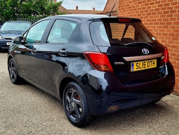 Used Toyota Yaris 2015 for sale - 75432928: Photo