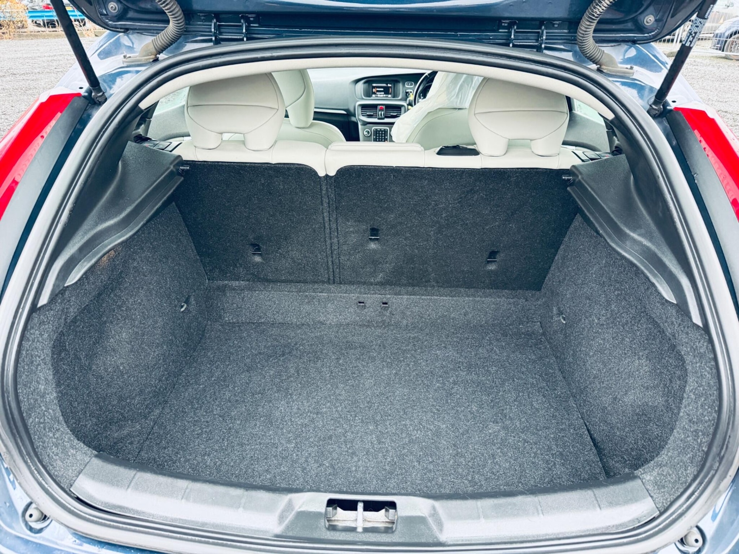 Used Volvo V40 2014 for sale - 77242650: Photo 12