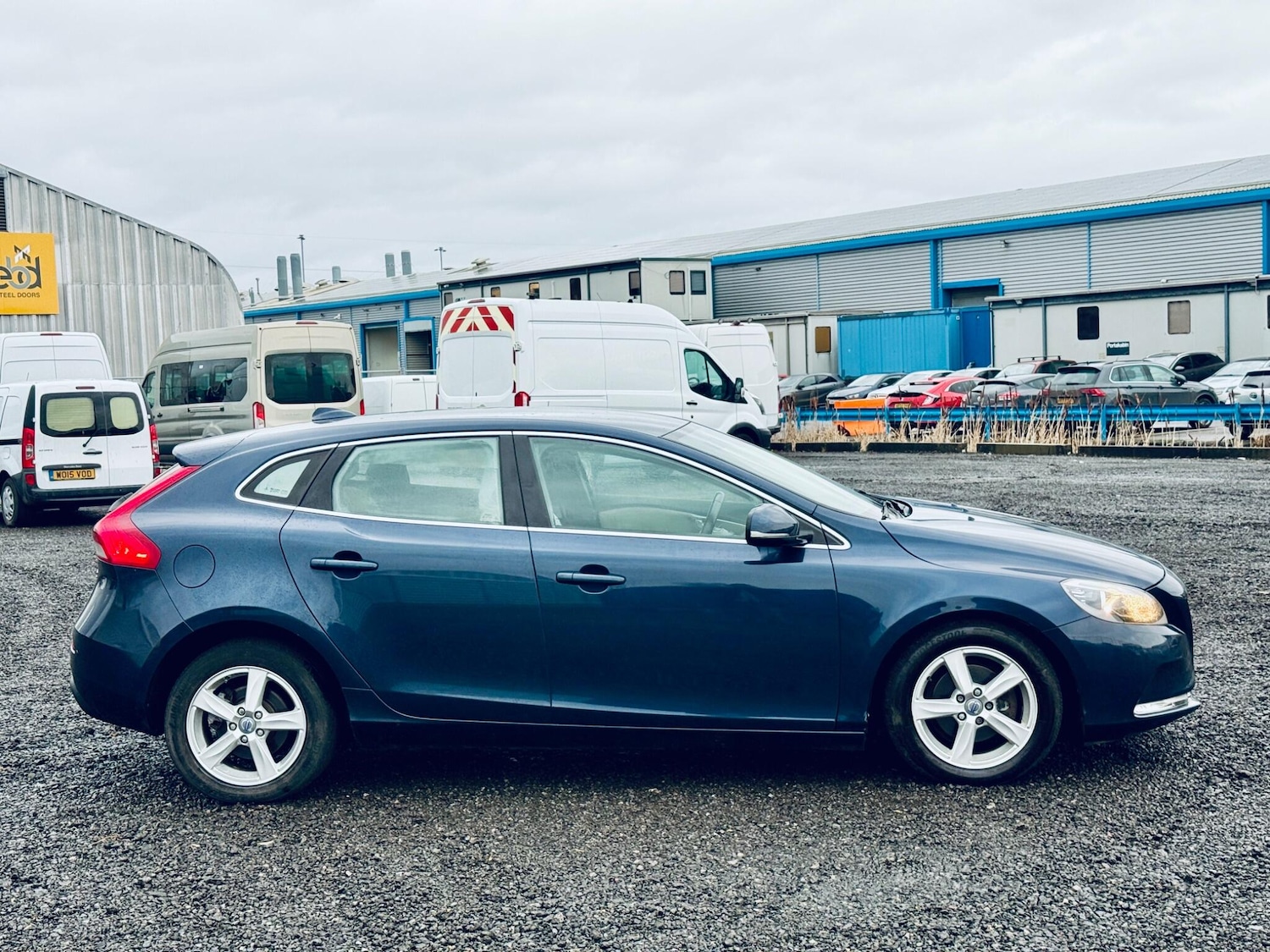 Used Volvo V40 2014 for sale - 77242650: Photo 5