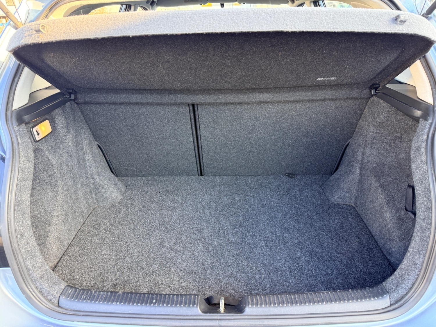 Used Toyota Corolla 2004 for sale - 77050008: Photo 12