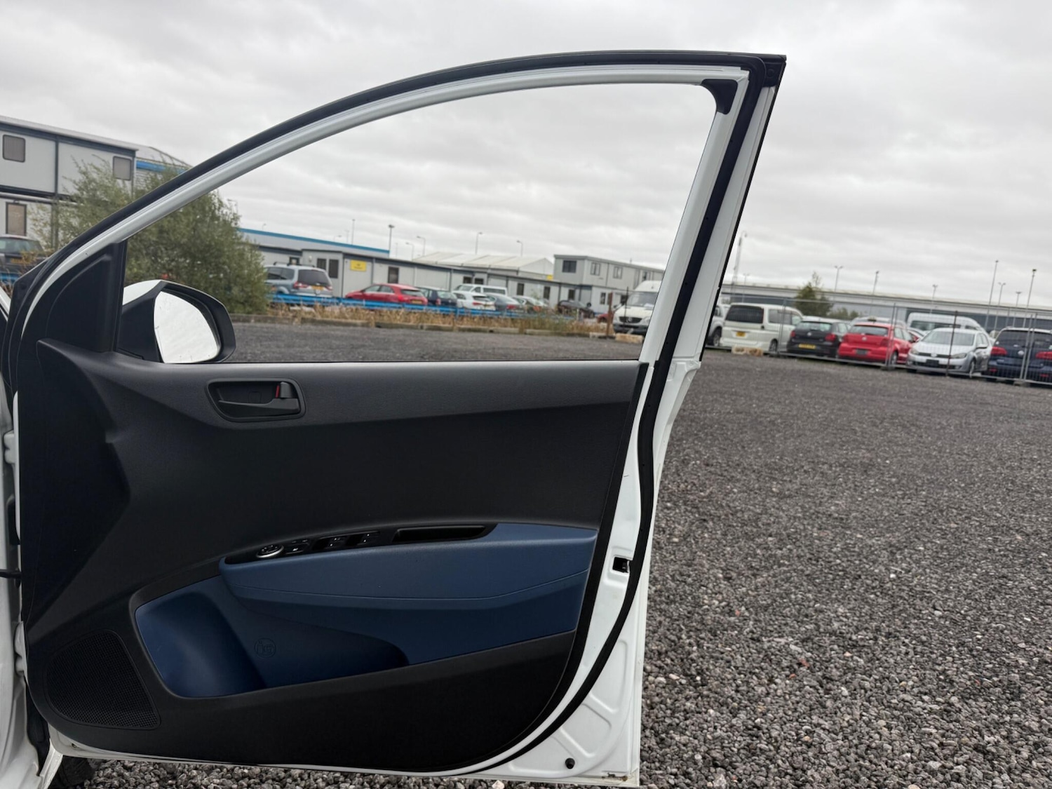 Used Hyundai i10 2015 for sale - 76457972: Photo 25