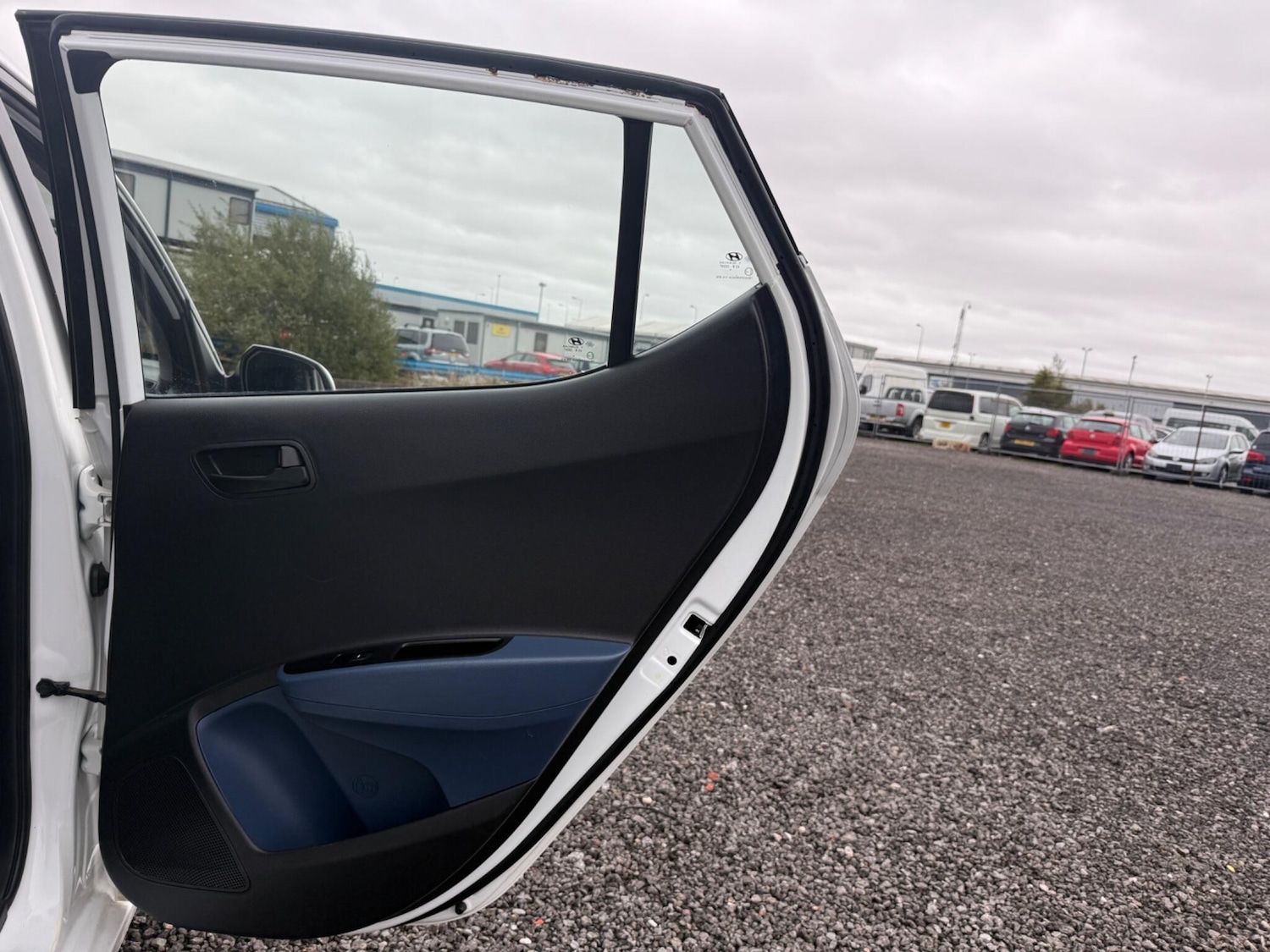 Used Hyundai i10 2015 for sale - 76457972: Photo 27